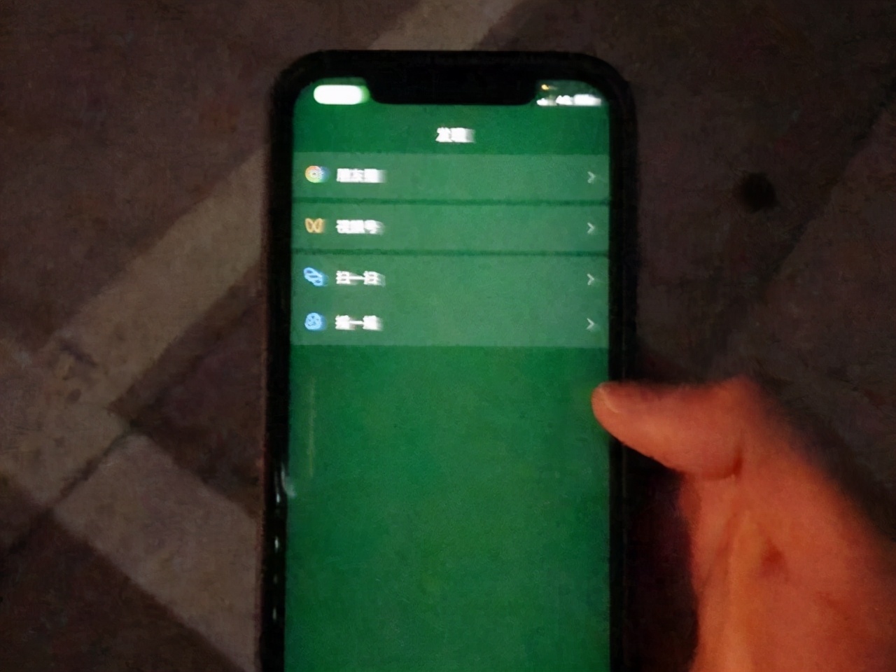 苹果终于承认iPhone12绿屏问题，检测和解决办法公布