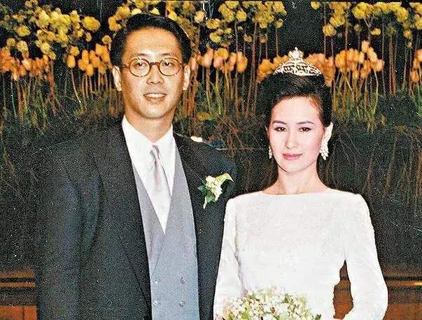 香港知名女富豪：砸6910万买马首献祖国，可惜58岁仍是单身