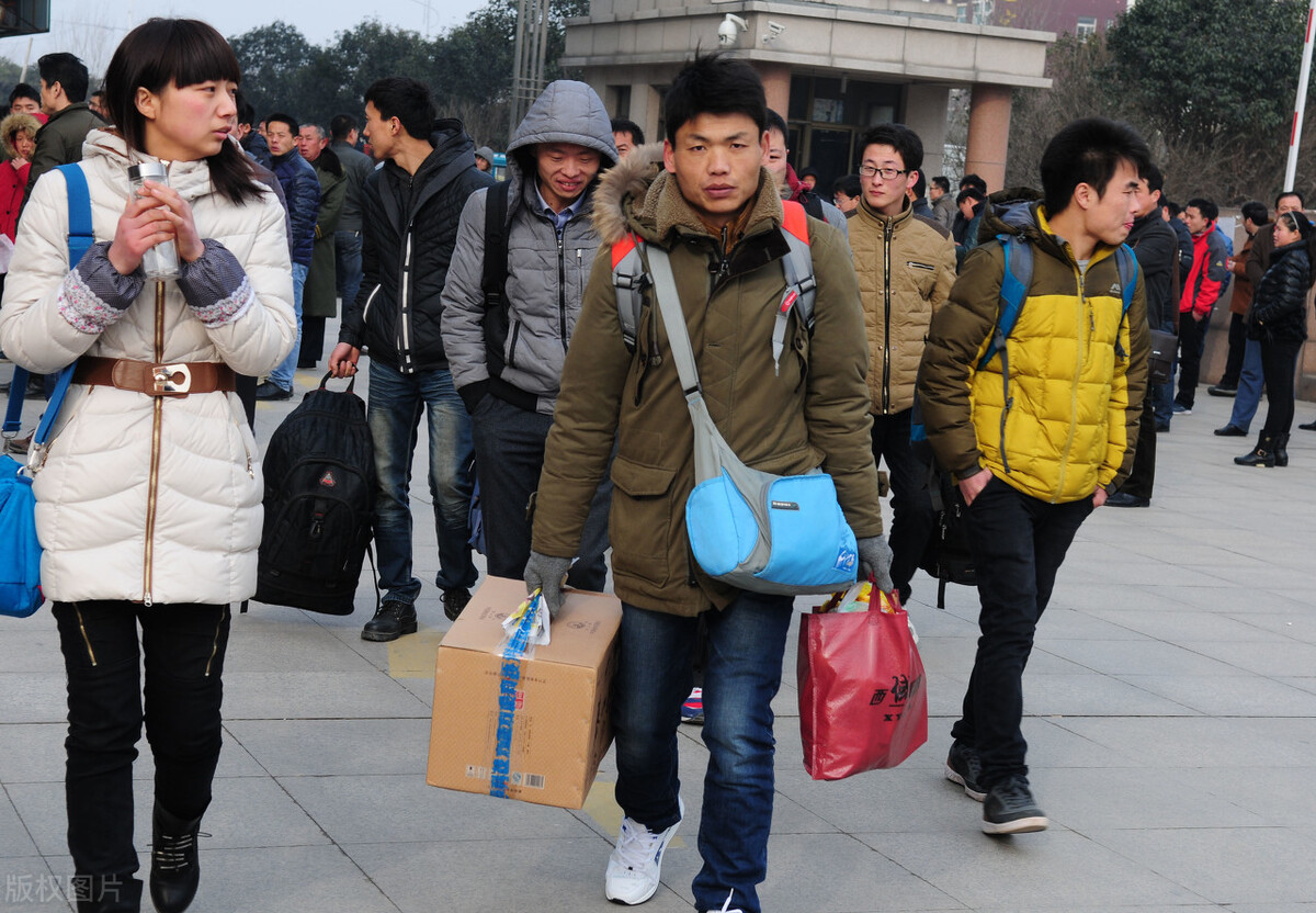 我，大三学生，靠给工厂介绍寒假工半年收入十万，现总收入6位数
