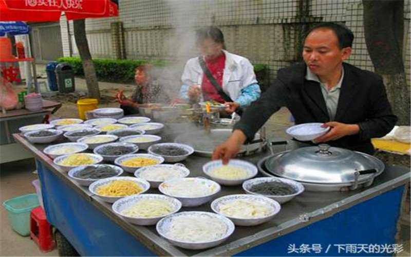 50岁的人不怕苦不怕累，现在做什么，能每月有一万多的收入？