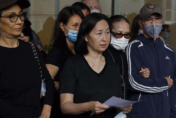 香港知名女富豪：砸6910万买马首献祖国，可惜58岁仍是单身