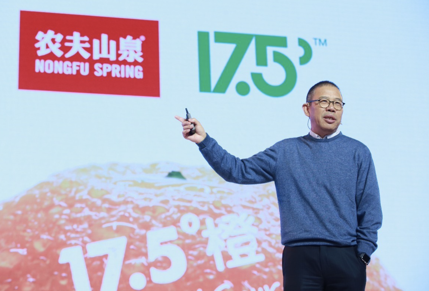 农夫山泉有点贵，市盈率138倍！钟睒睒首富宝座还能坐多久？