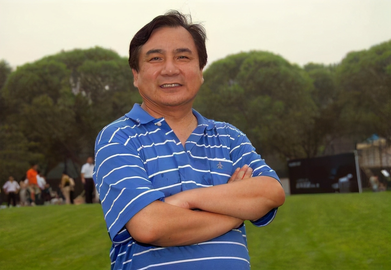 深藏北京的隐形巨富：花600万买库里南，交车仪式还请来宗庆后