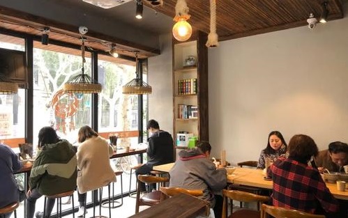 牛逼的早餐店老板太会做生意！月赚20万，让同行眼红不已