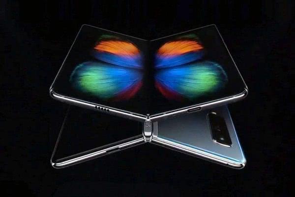 三星以核心技术优势持续更新折叠手机，华为缺乏自主技术无力应对