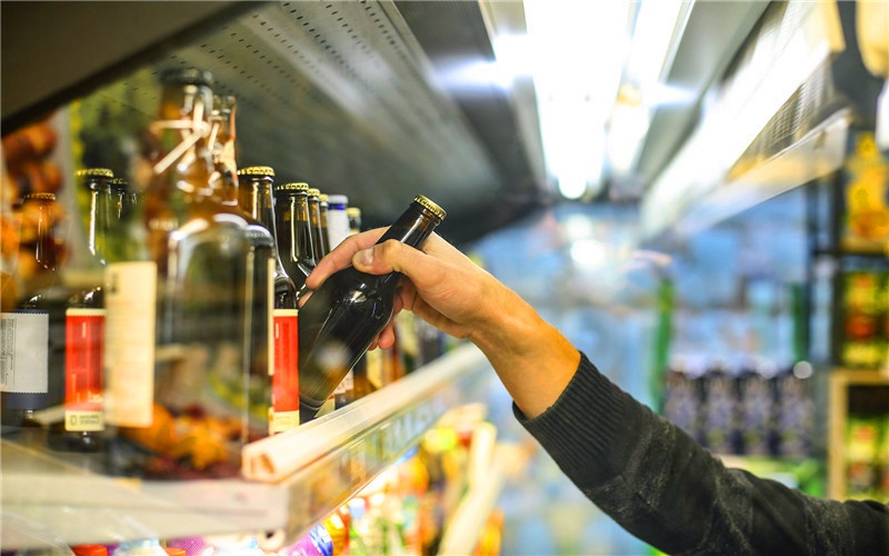 50多岁夫妻俩，想开一家30平方米的社区便利店，一年能挣多少钱？