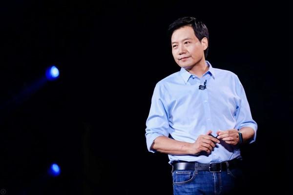 雷军后悔与董明珠下10亿赌注？其实心里乐开了花，营收增近十倍