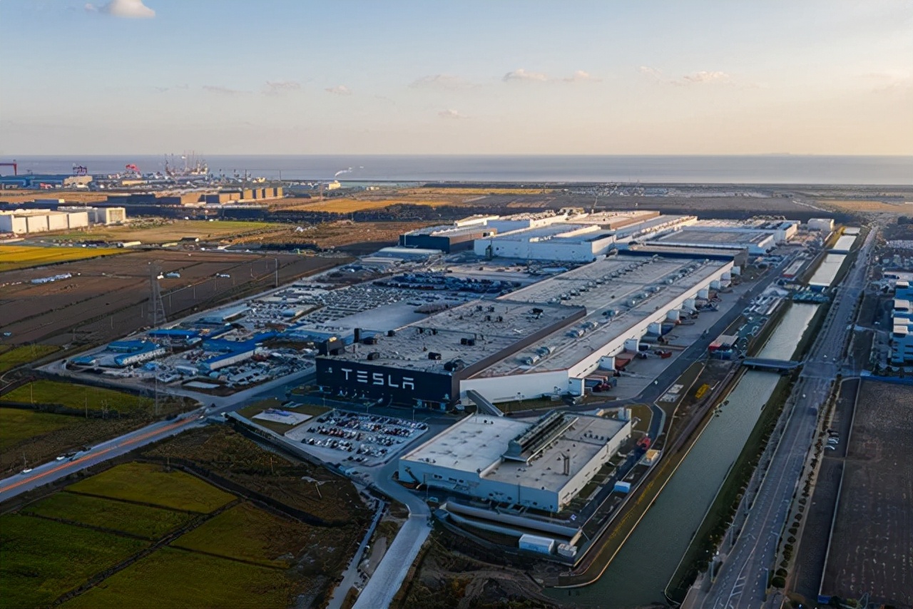 新能源汽车攻势凌厉，燃油车市场即将崩溃，比亚迪的利润却下滑了