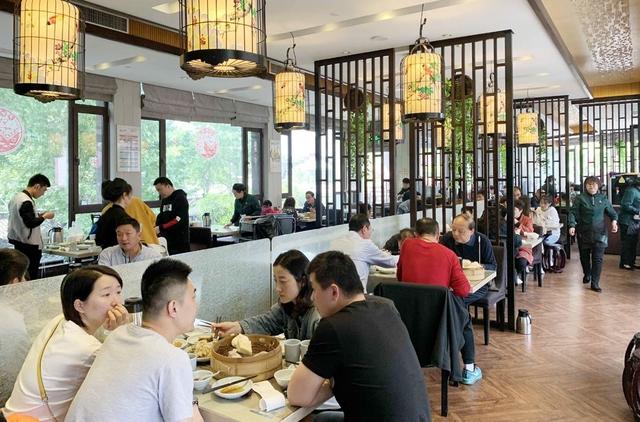 都是博眼球做营销，为什么有的餐厅生意火爆，有的却损失惨重？