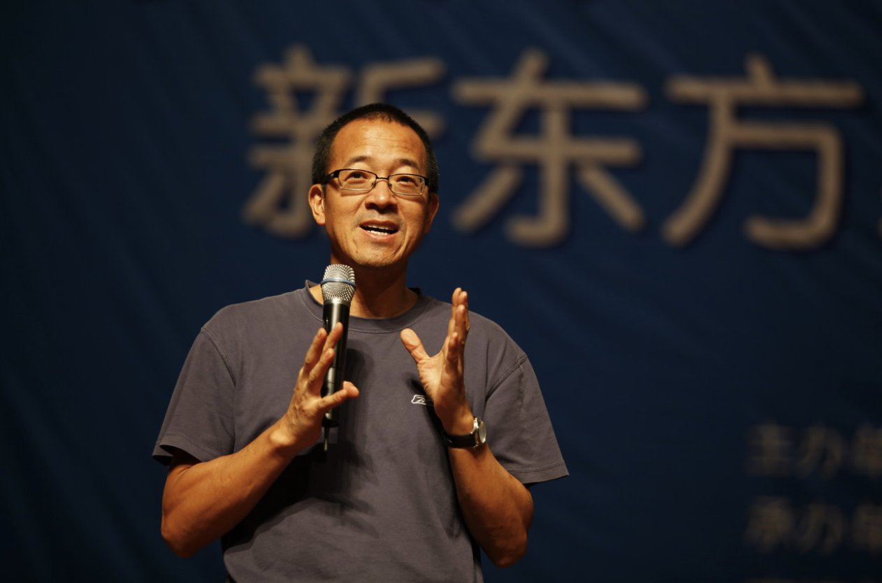 跌幅超88%，新东方前途未卜，俞敏洪行走在进与退的边缘